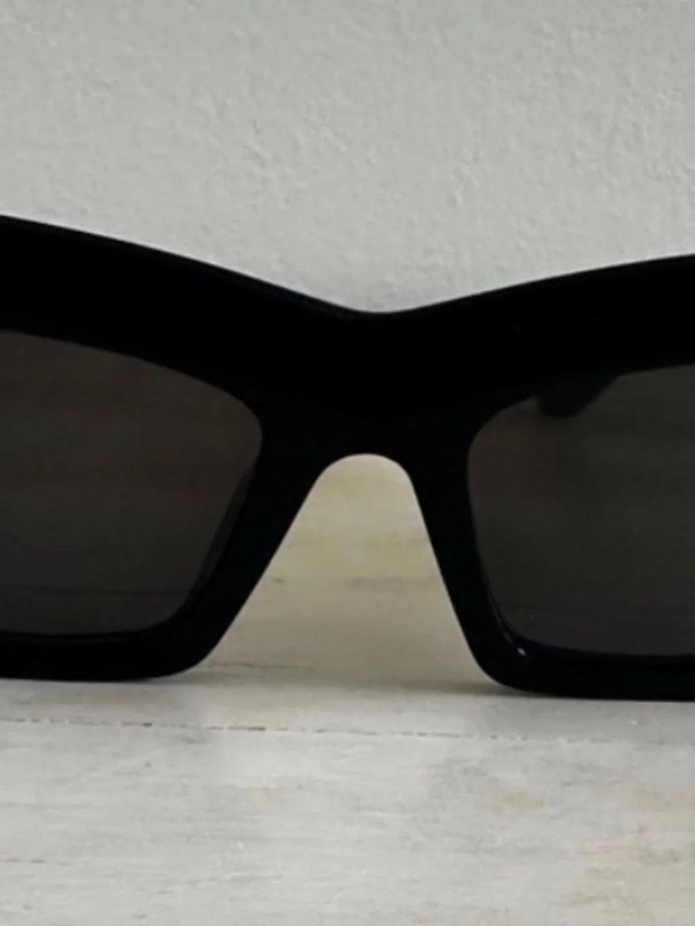 Loewe Black Angular Cat-Eye Sunglasses with Gold Logo - Picture 3 of 6
